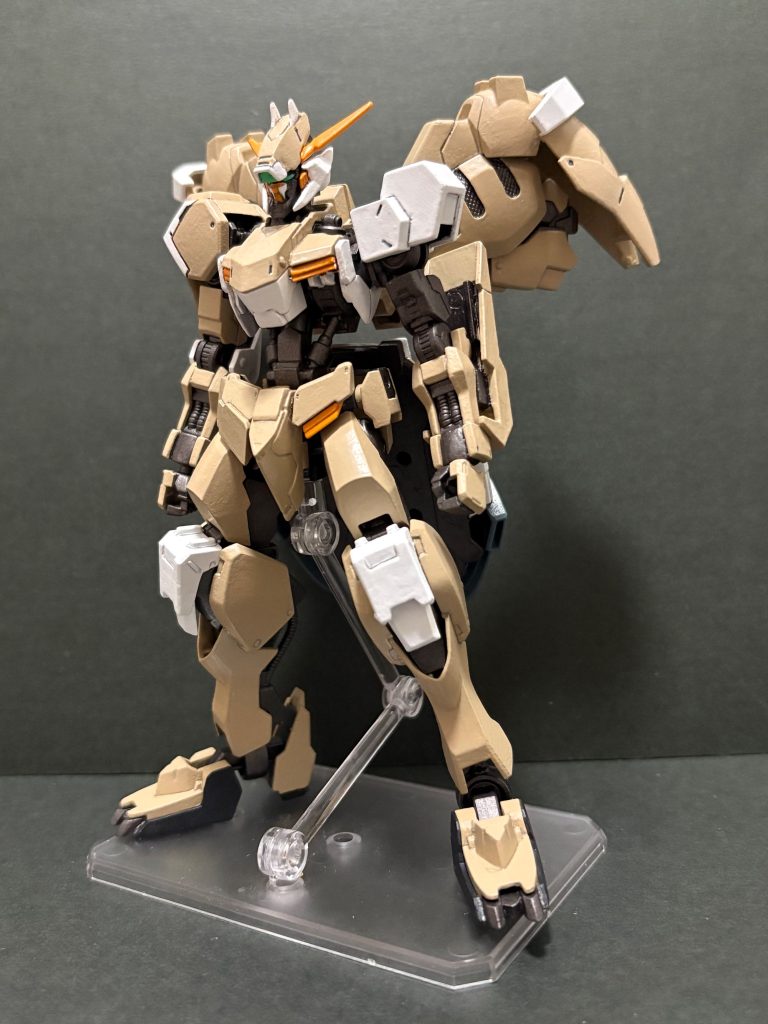 型式番号:ASW-G-11機体名:ガンダム・グシオンリベイクアダプト全高:18.0m重量:33.6tパイロット:昭弘・アルトランド1期〜2期にかけてのバルバトス&流星号の姿は公式から発表されましたが、グシオンは未発表の状態です。以前作成したバルバトスアダプトと並べたい！ということで、自分なりに「幕間」の姿をイメージして改造してみることにしました。