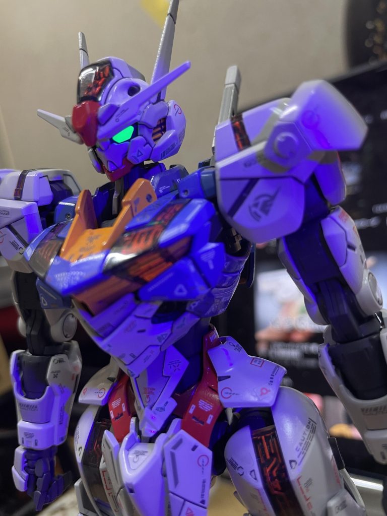 蛍光カラーを一部使用し塗りました。