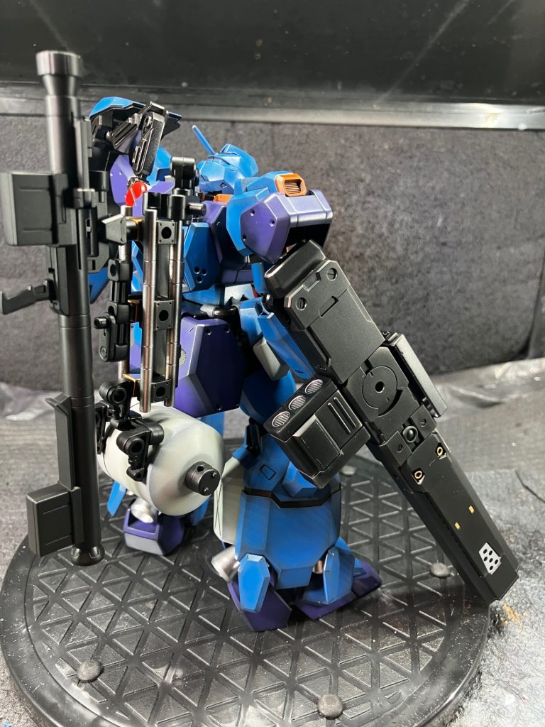 携行型デュアルキャノンのマガジンはMGザク2の足ミサ使いました、中のミサイルがいい具合にキャノン弾頭に見えてなかなかです、が、折れた為写真は無しですwなんか半端な完成投稿となってしまいましたがお許しくださいw次はちゃんと投稿しますので　また見に来てくださいね。最後まで閲覧頂きありがとうございました。