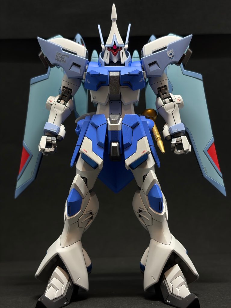 正面からアオリで。どっしりとしつつもスタイルが良いです。