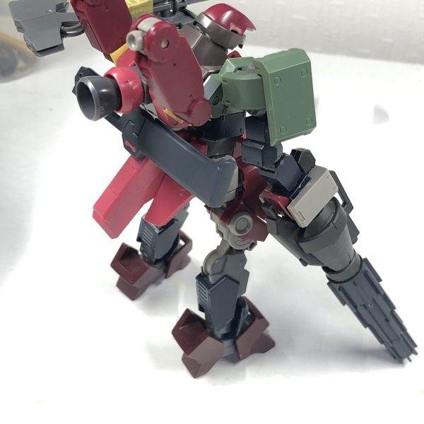 他の子が完成してから手を加えていく予定の子です。鉄血の世界観なら、こういう機体があってもおかしくないよなぁ、というミキシングをしてみます。（3枚目）