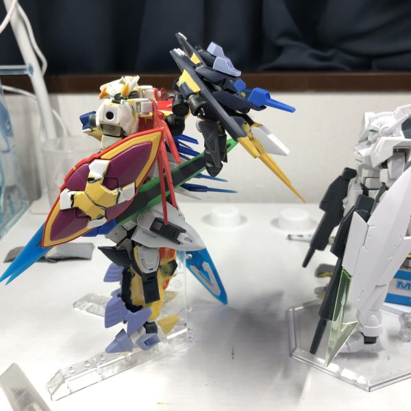 アニメ放送されているオルタナティブ作品の要素を全て入れてGバウンサーを改造しています。Gバウンサー自体のパーツも、ポリキャップ以外は全て手を加えて加工する予定のため、原型はほぼ残らないかな、と予想しています。完成予定は、早くて2026年4月下旬を考えています。（3枚目）