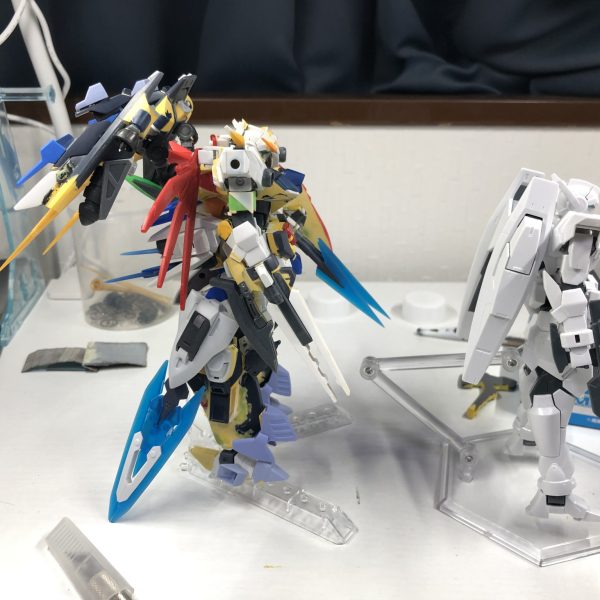 アニメ放送されているオルタナティブ作品の要素を全て入れてGバウンサーを改造しています。Gバウンサー自体のパーツも、ポリキャップ以外は全て手を加えて加工する予定のため、原型はほぼ残らないかな、と予想しています。完成予定は、早くて2026年4月下旬を考えています。（5枚目）