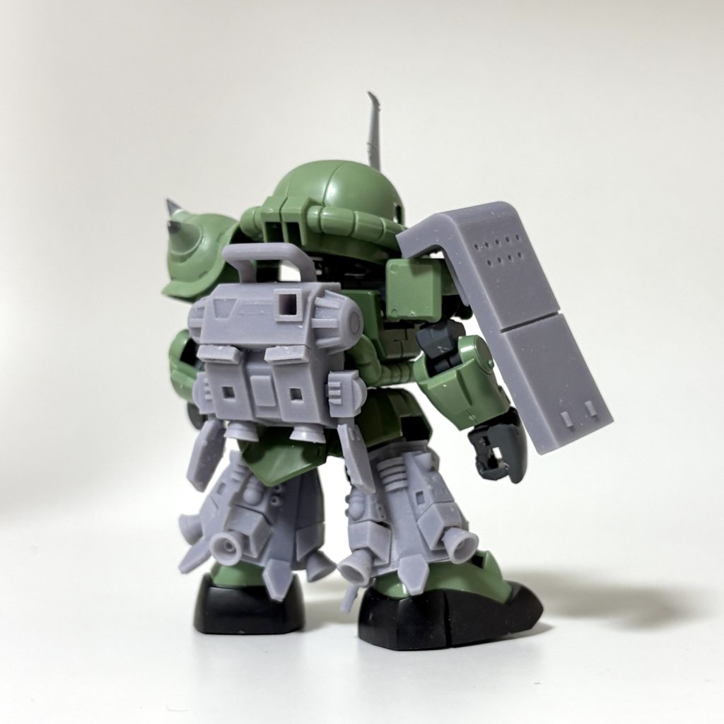 背面。塗装後よりこちらの方がディテールを見やすいかもしれないですね。けっこうこだわってディテールを作りこんでいます。なかなかいいバランスじゃないかしら。