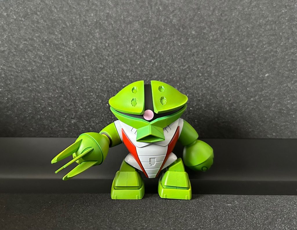 けろけろけろっぴ専用アッガイ。グリーンで塗装した上からイエローを吹きかけたところいい色になりました。イエローの隠蔽力の無さが役立ちました