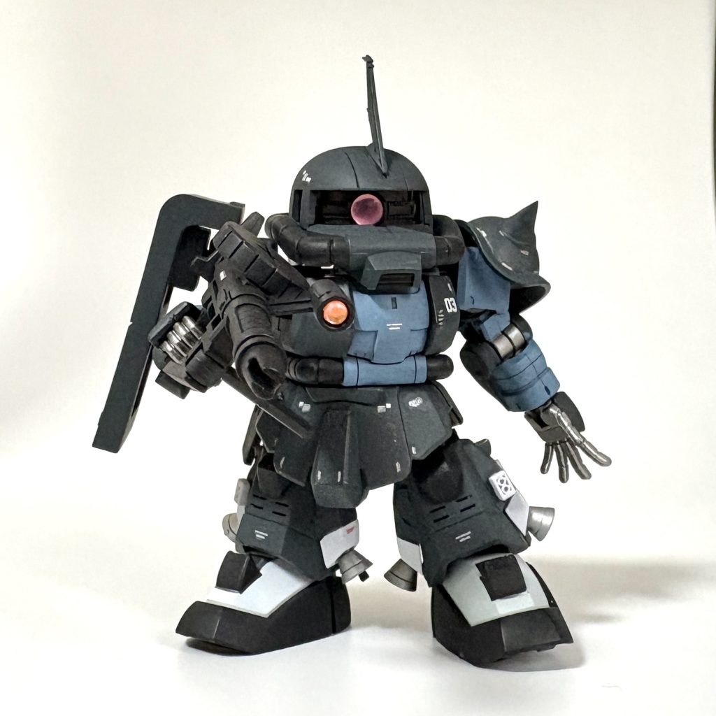 ザクマシンガンを構えて。こちらもカメラをHアイズで加工しています。