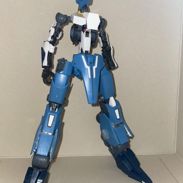 パテ工作って難しいなー。適当に9本の剣どこに配置するか描いてみました。作れるかは知らん。色々アドバイスありましたらコメントにお願いします。（3枚目）