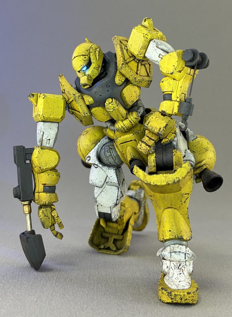 スコップ掘削スコップの伸縮は差し替えで再現しました。アルミ棒とミニ四駆の5mmパイプのお手軽作成です。