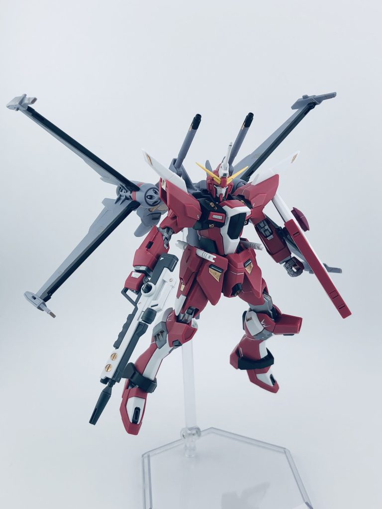 スミ入れはカッパー、シルバーを使用しています。腰に広めの部分塗装がありますが、塗りムラがありますね……