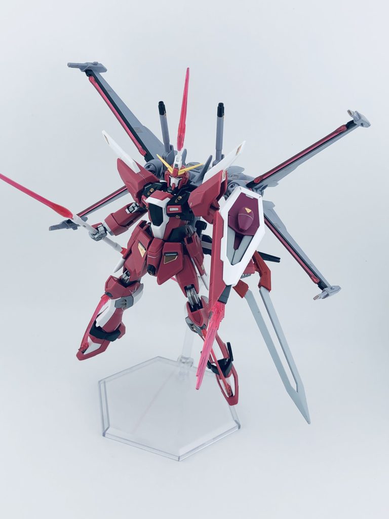 エフェクトてんこ盛りです。追加の装備も持たせてみました。どこにあるかわかりましたか?