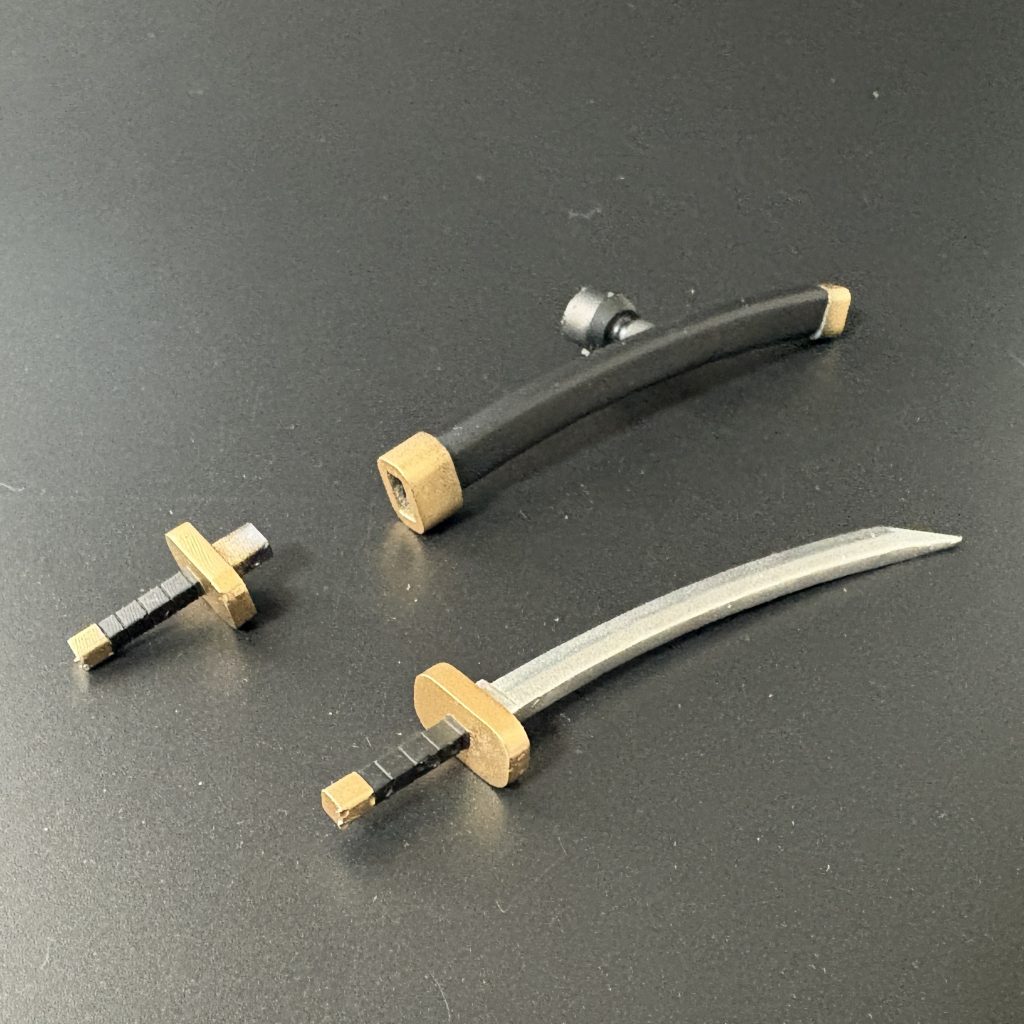 刀は、・刀本体・鞘 + 柄の状態で作成することで、抜刀状態を再現しています。