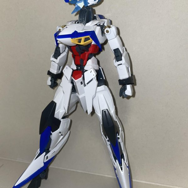 えー、たまたまジャンク屋で見つけたエクリプスガンダムMGを拾いまして、色々汚かったのでこいつに乗り換えようってなったら頭デカくなっておかしくなったんで色々いじってこうなりました（3枚目）