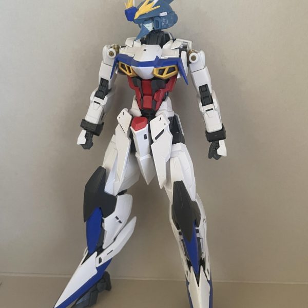 えー、たまたまジャンク屋で見つけたエクリプスガンダムMGを拾いまして、色々汚かったのでこいつに乗り換えようってなったら頭デカくなっておかしくなったんで色々いじってこうなりました（2枚目）