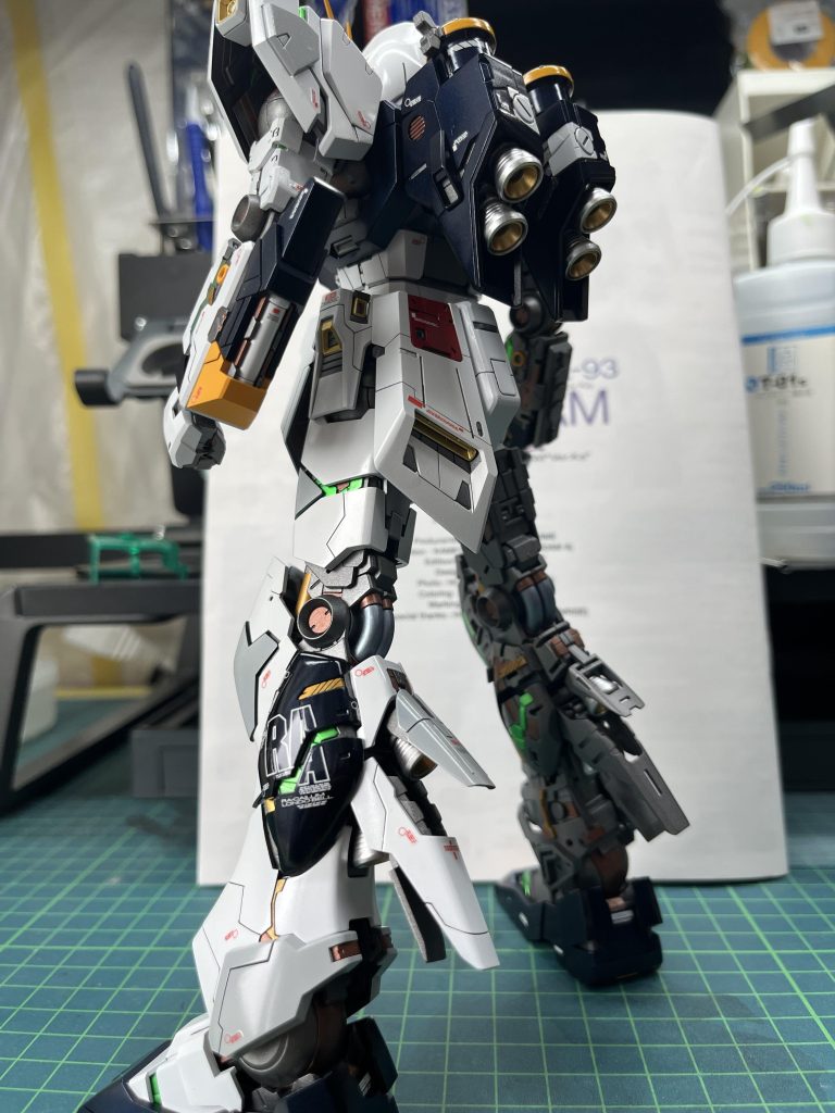 νガンダム–3枚目/制作者：Rozeluxe