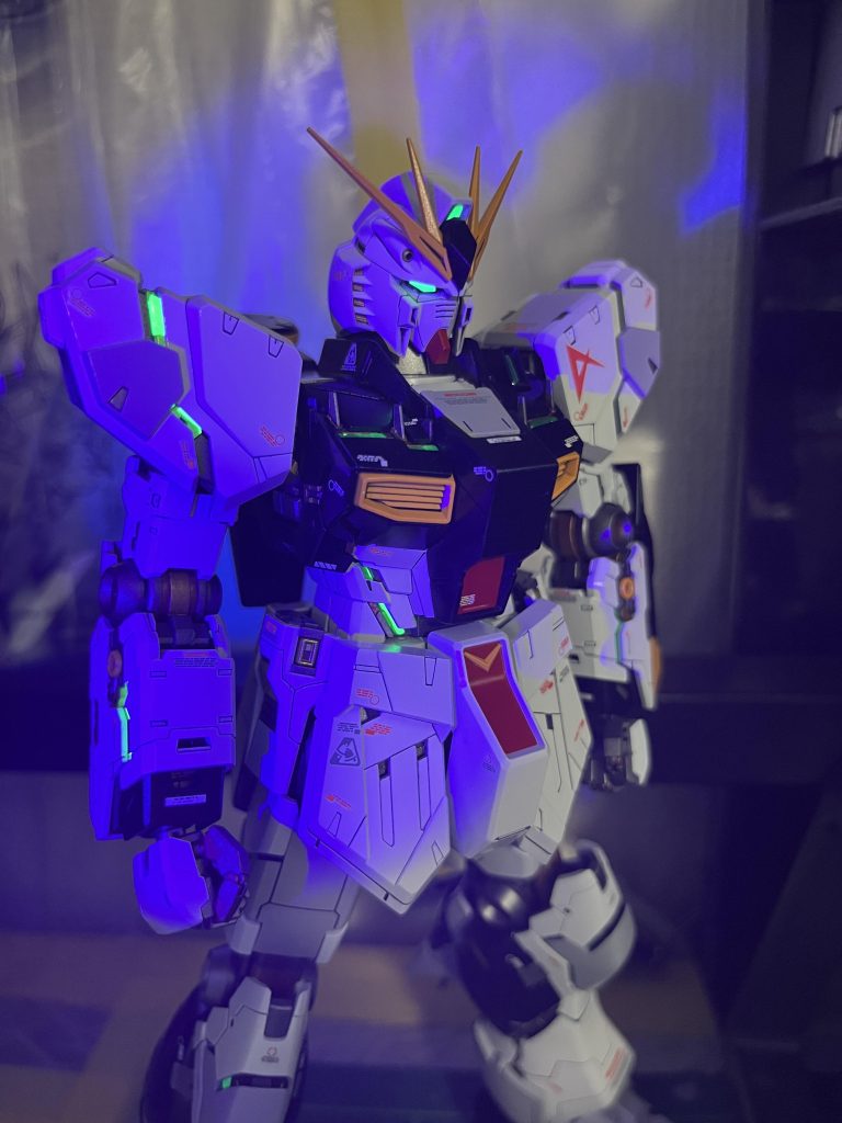 蛍光で光ると雰囲気出ますわ