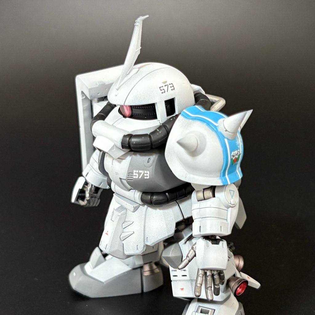 左肩アーマーおよびスパイクも3Dプリンタによる新造です。また、頭部アンテナはビルダーズパーツから指揮官用アンテナをチョイス。