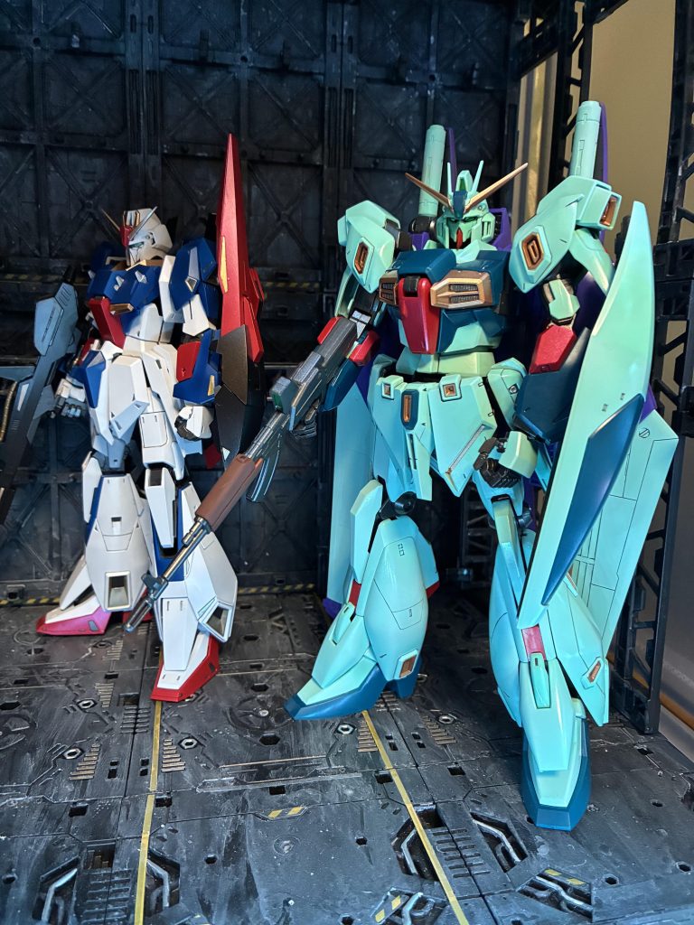 この二体は、これから仕上げてアップ予定のものです。Zガンダム系列作り出したら止まらず、続けて3体も作ってしまいました。いつも、デカール貼り前に他の作品に浮気してしまい、一つを丁寧に仕上げられない😓