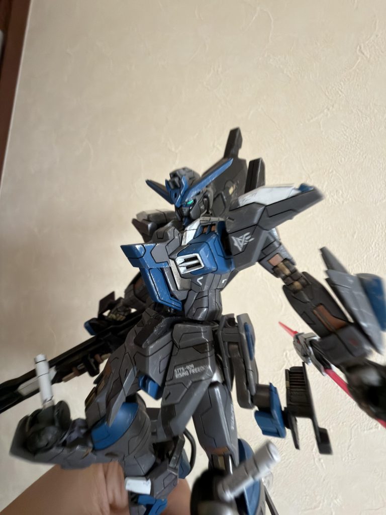 ゴツくしたツノと胴体が特にお気に入りです！なんとなくで貼った事を忘れてたライジングフリーダムのデカールには後悔😭