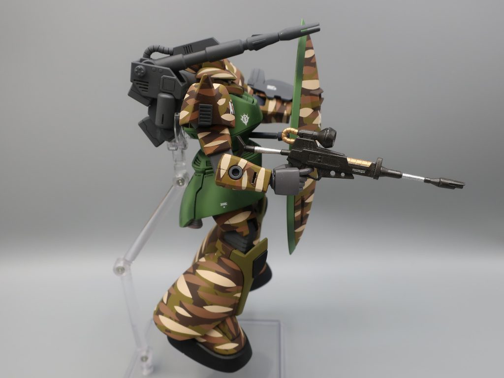 そんな時　列に並んで先生の話を聞いていると先生　「おい　Nakanuka ちょっと前へ来い　投げられ役になれ」と言ってきたのです。私は　『おいおい先生　投げられ役って　わしゃモルモットか　　わしの大事な身体を実験台にするつもりかー！』　と　思いましたが　実際に言葉に出たのは「ええっ！・・あぁ・・ぅ」　でした。