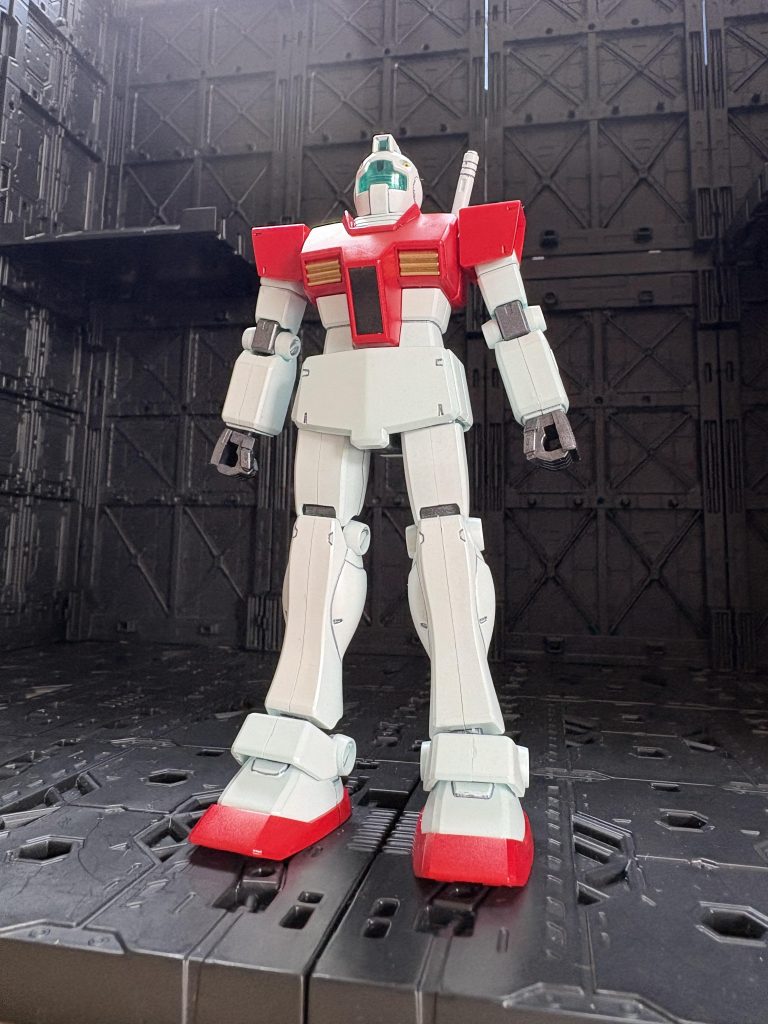 連邦軍の量産型MSジムの完成。