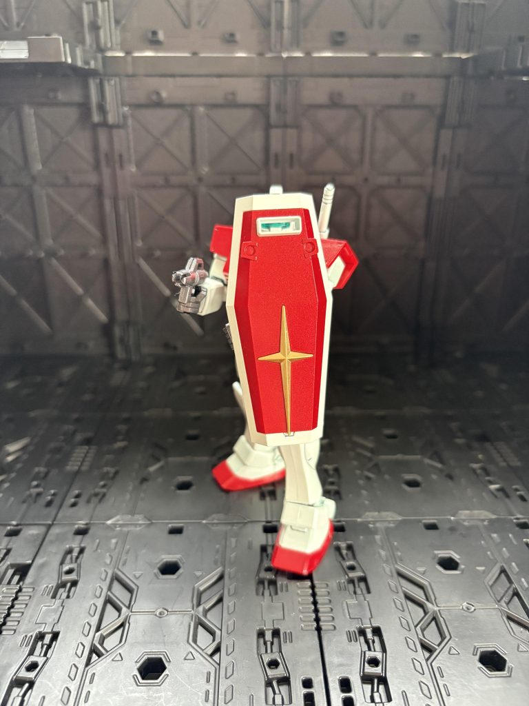 シールドで防御しながらの攻撃。