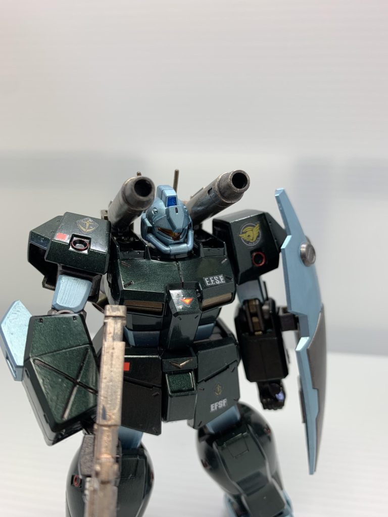 左肩にアルビオンのエンブレム。キース少尉機です。ウラキのよき相棒でしたね。