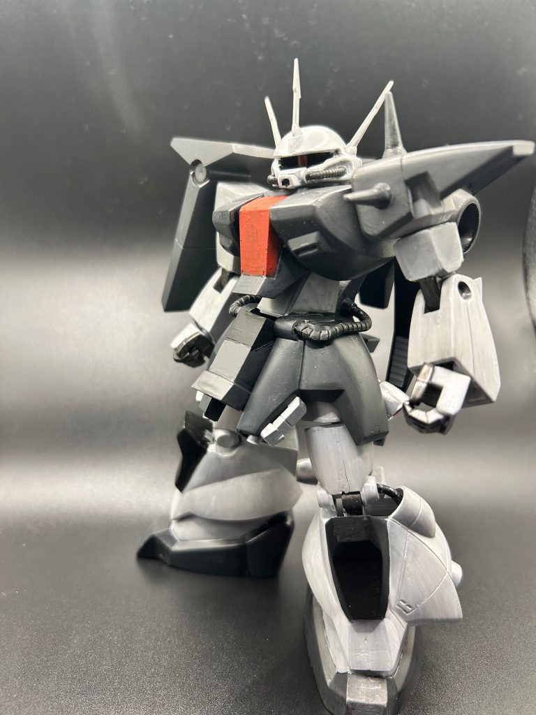 前回のRジャジャで旧キット筆塗りの楽しさに気付いたので今回は第二弾でザクIIIです。