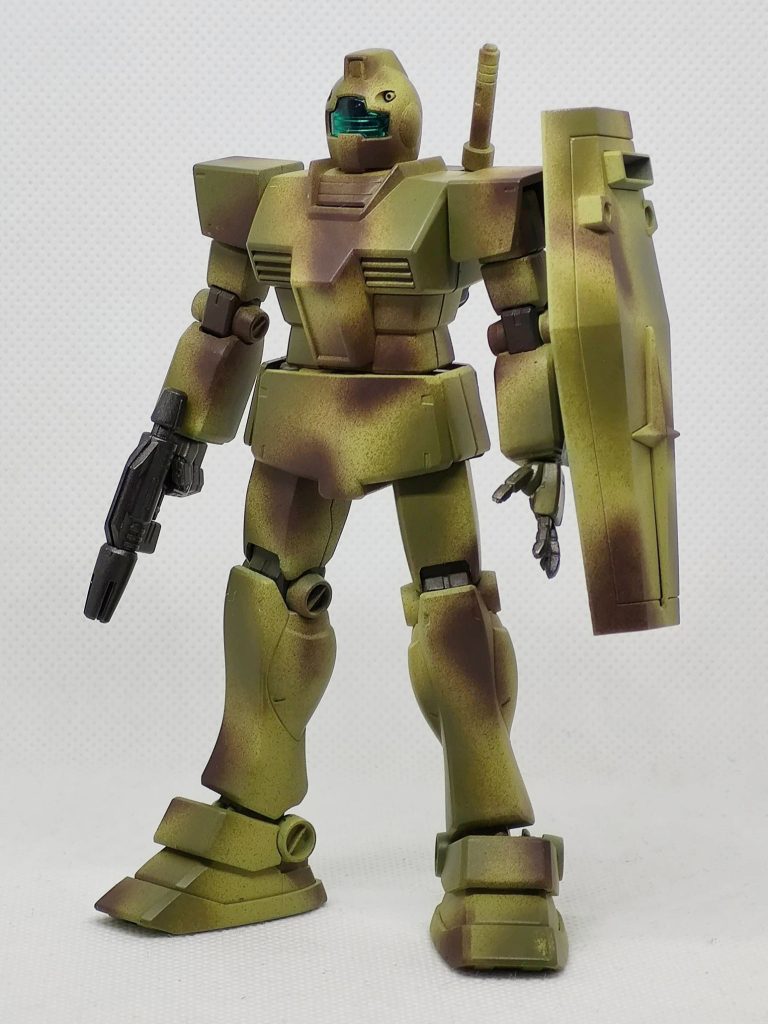 エアブラシの細吹きで迷彩塗装。