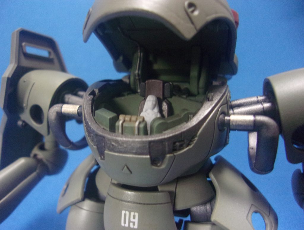 最初はパイロットを幼女にしようかと思ったんですが、あんまり可愛くないのでボツに。