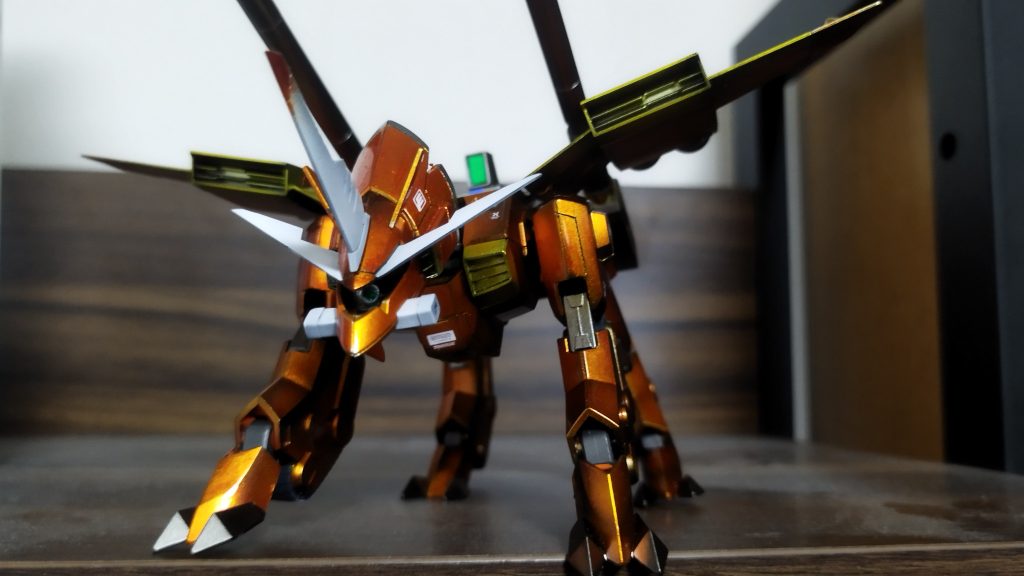 初のキャンディ塗装は失敗の連続でした。ネットでは、たくさんの方が最初は薄っすら色をつけて、それから徐々に色をのせて行くんだよっと教えてくれてるのに・・・せっかちな自分は我慢が出来ず、吹き溜まりができて色ムラになったり、色がのらなかったりと。焦っちゃダメですね。