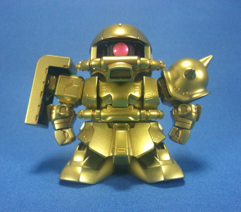 どうにかゲーム中の明るい金色を再現したかったので、ゴールド系の塗料は使わずホワイトシルバーをベースに塗ってみました。