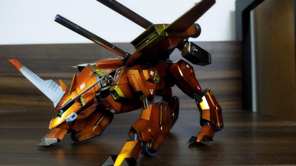 少しスジボリ追加と目の箇所は丸棒と丸パイプの組合せで左右に可動出来るように加工しています。