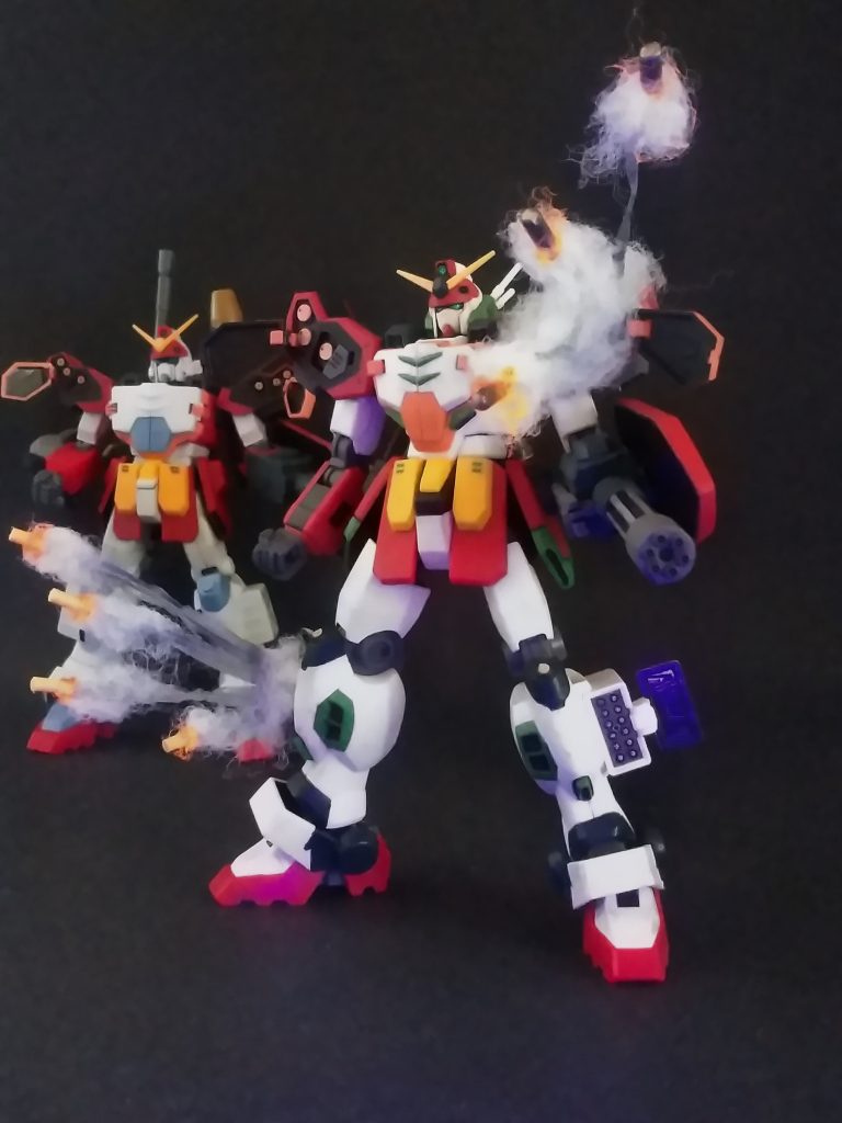 両肩アーマーに内蔵されたホーミングミサイル 3 発 × 2箇所『両脚ランチャーポッド』にはマイクロミサイル 12 連装 × 2箇所こちらは追尾機能は無いソウです 😖肩及びアンヨに『試作なんちゃってミサイルエフェクト三号』を宛がいました 😤『旧キット』は生憎💦『脚部ランチャーポッド』が開閉しないのが残念です 😒それにしても、この爆装具合では、最近のMSよりも貧弱に感じてイル方もイラッシャイますかね❓🧐