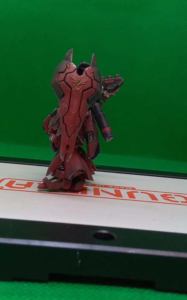 シールドも大型で格好よい♪中心部が黒かったような気もしますが・・