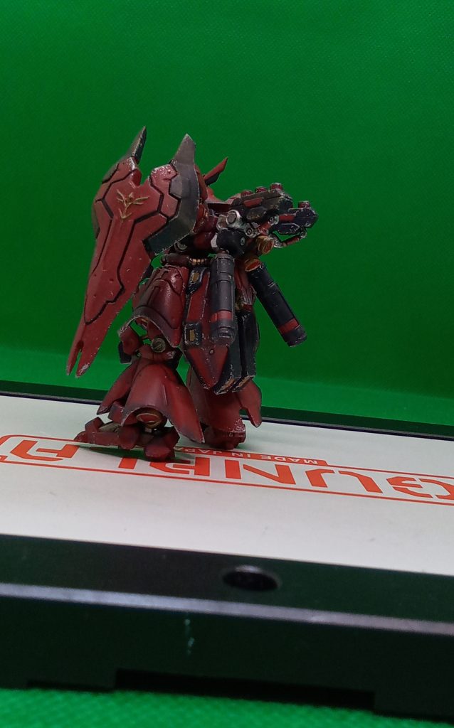 このサイズで内部フレームやスカート内部のバーニア等もしっかり造型されているのが凄い・・一応内部も塗ってます