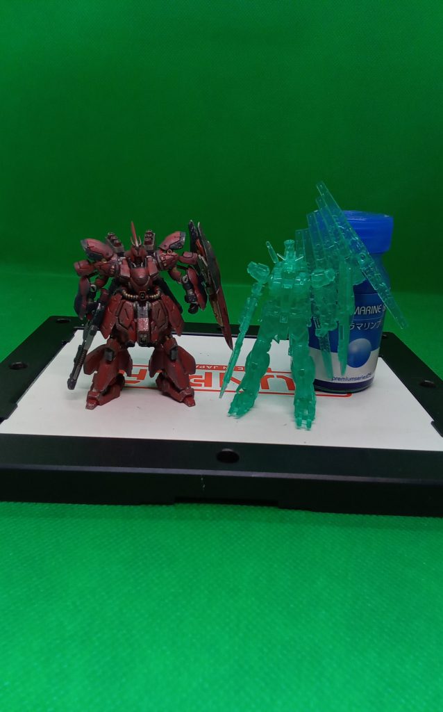 ライバルとツーショットニューはレアカラーというハズレだったので次回に通常色をひいてから塗装します