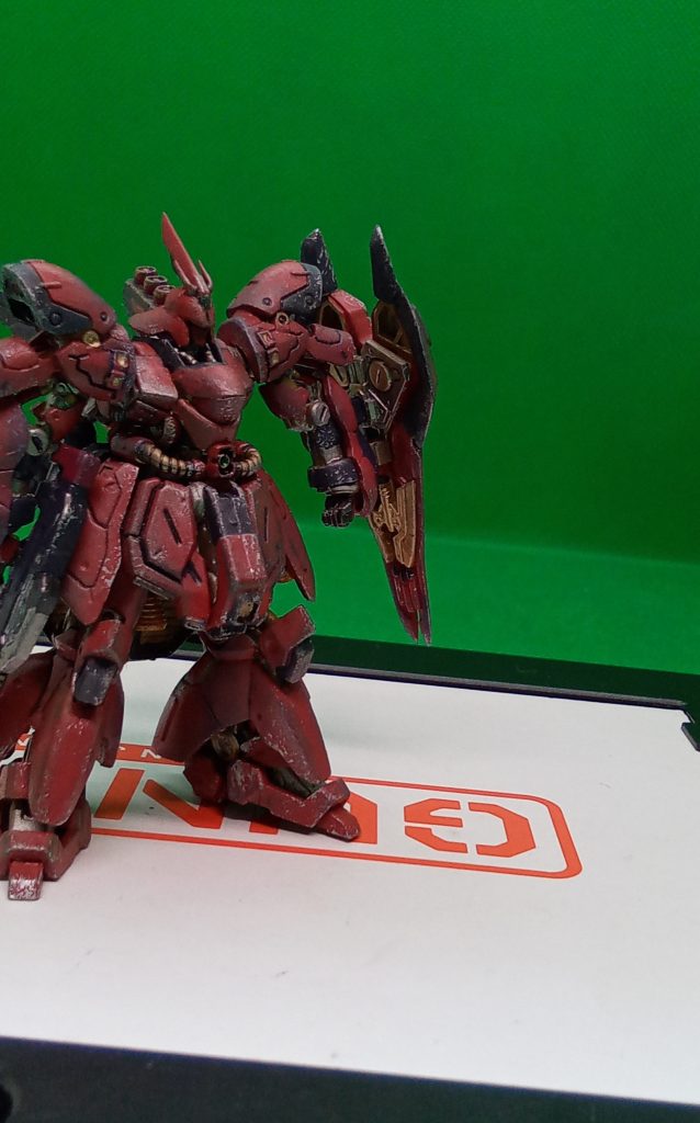 シールドの裏側も塗装しっかり造型されてます