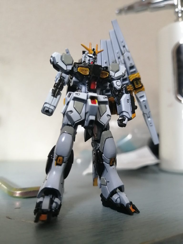 製作途中。水性ホビーカラーで塗装しましたがつや消し前は乾燥後でも少しベタつきました。
