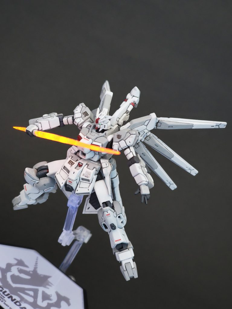 ガンダムアーティファクト　Hi-νガンダム可動化改修–3枚目/制作者：マッドさん