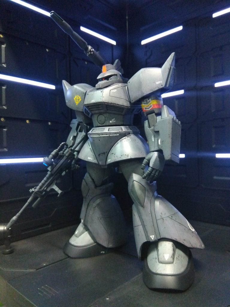 胸部、脚部に少々スジボリ。肩アーマー側面にダクトを貼り付け　