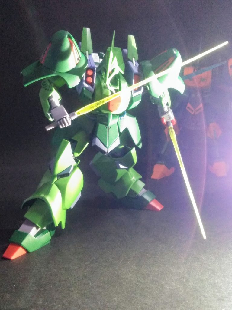 ソウコウしているウチに　 　⚔️ビーム サーベル抜刀⚔️&nbsp;劇中で使用してはイルのですが収納場所は不明 😩キットはリアスカート及びサイドスカート裏に設置出来るように成っています 😌