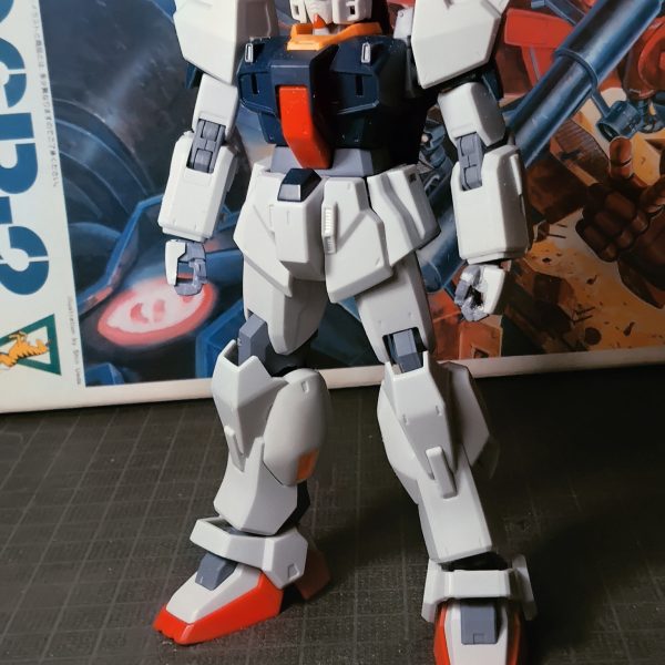 リバイブMK-2です。関節8割弄っています。外装もそれなりにやってますがあまり目立ってないです。もしも手持ちにキットがありましたら、見比べてみてください。ようやく仮組みまでこぎつけました。あとは細かなところ（指とか）を仕上げて塗装の予定です。まあなんというか、mk-2はウマヅラというかぶさかっこいいというかぶすカッコイイのが旧キット初代からの伝統だと思いますのであまり攻めない方が良さそうです。※ウソです、半年コースにしたくないだけです。といってもmg,ver.2.0 rgでかっこよくなっちゃいましたけど。オマケに旧キット。&nbsp;（4枚目）