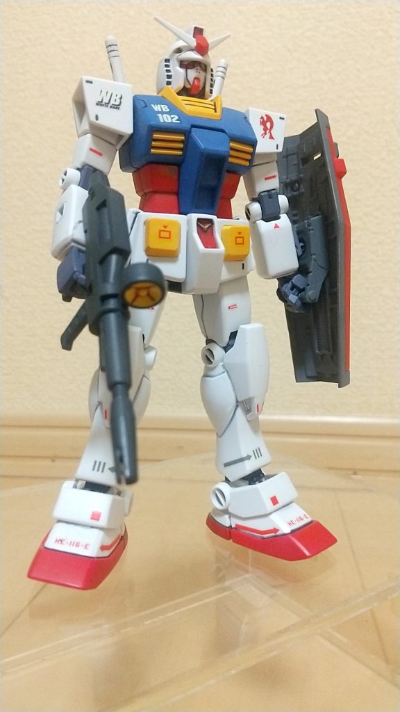 付属ビームライフル小さく合わないのでリバイブガンダムのビームライフルに変更しました