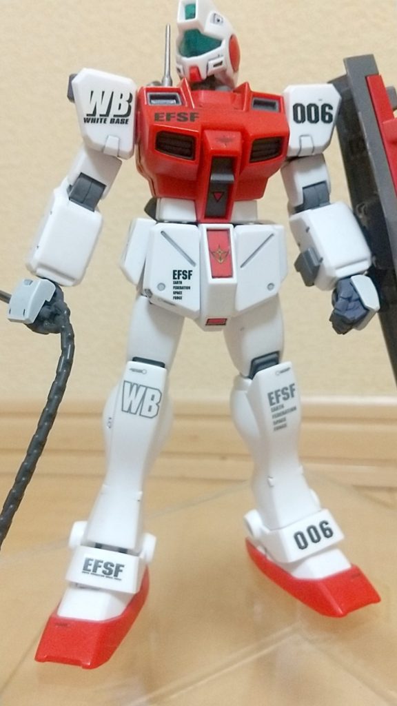 ガンダムよりロールアウトが後なのでデカールもそのように貼りました