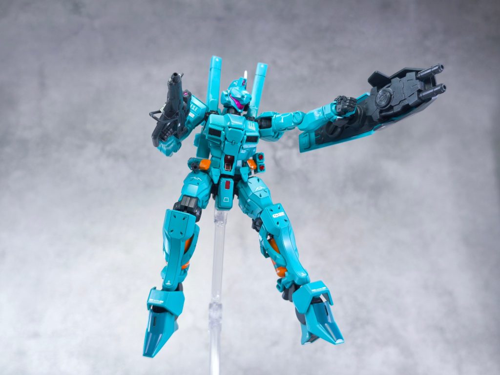 GQuuuuuuXの機体同様、Iフィールドジェネレーターを装備しています。シールド裏に2連装グレネードランチャーを装備。&nbsp;