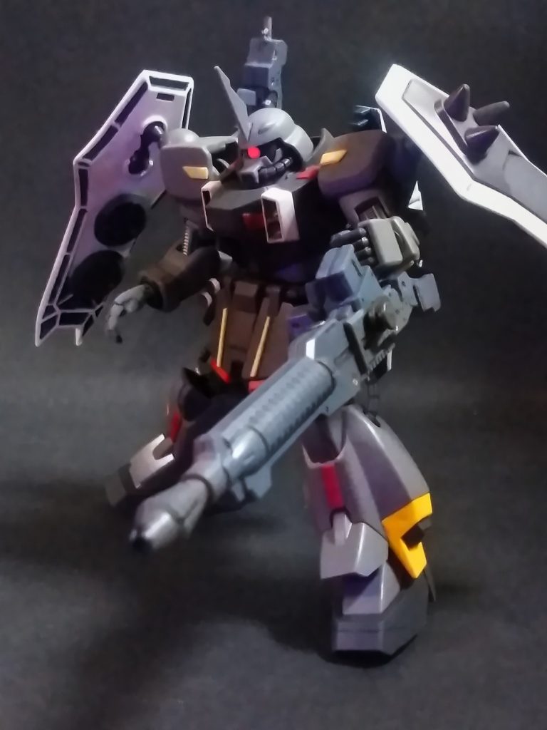 バックパックから伸びる左フレキシブルアームには大型ビームライフルを 😏『高エネルギー収束火線ライフル』はミドルレンジに対応可能な小回りを実現させました 😚この『バスター ウィザード』がドンなオプションパーツで構成されているかは騙るまでもありませんよね 🤗