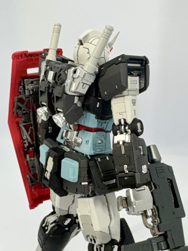 このキットは本当にディティール、造形が素晴らしいですね。フレームをメタルカラーて塗装するとチラ見えするフレームがめちゃくちゃかっこよくなります！