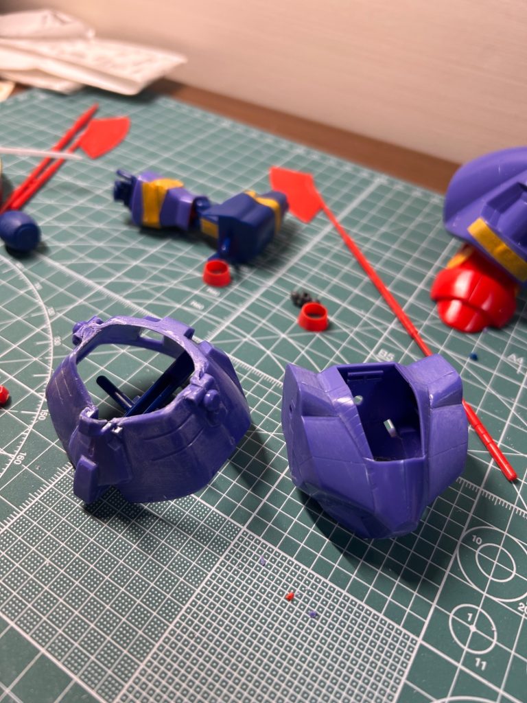 40年前のプラモなのに思い切って真っ二つにカットしてみました。