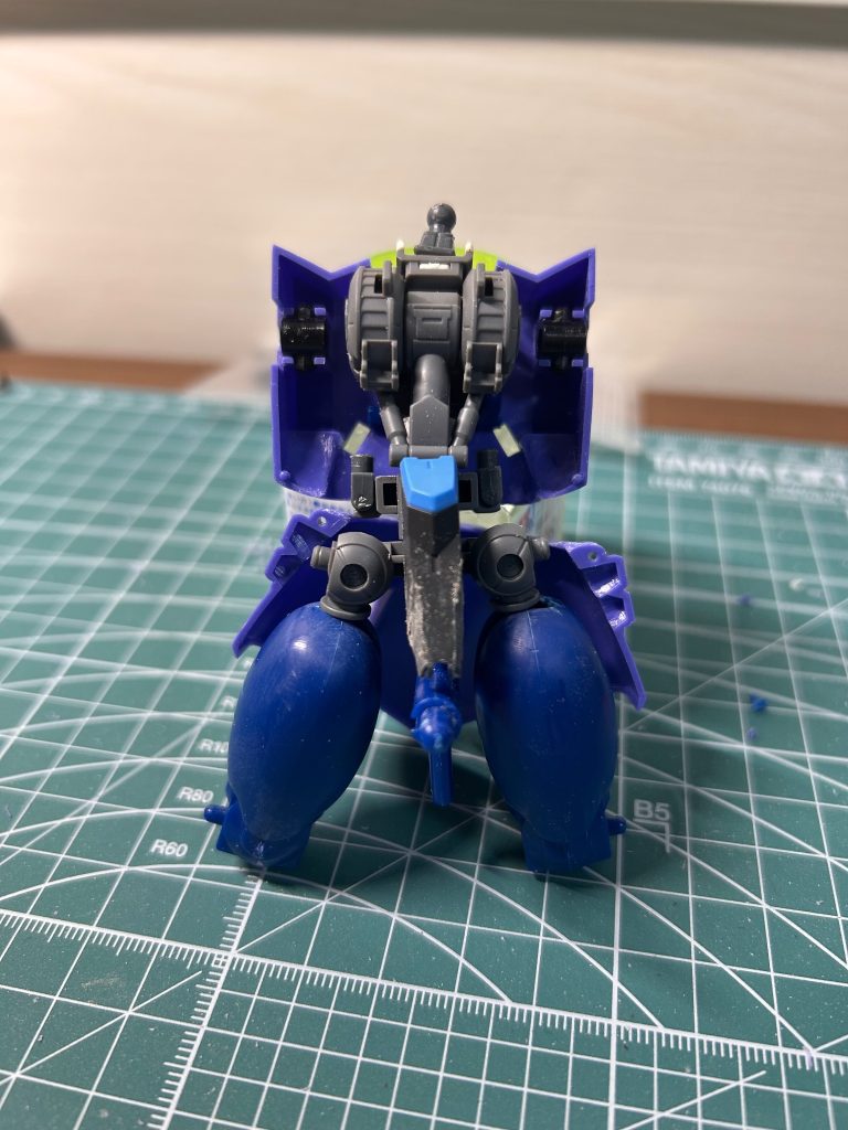 転がってた鉄血のガンダムフレームを移植してみたら思いの外うまく行きそうだったので見切り発車でこのまま作っちゃいました。