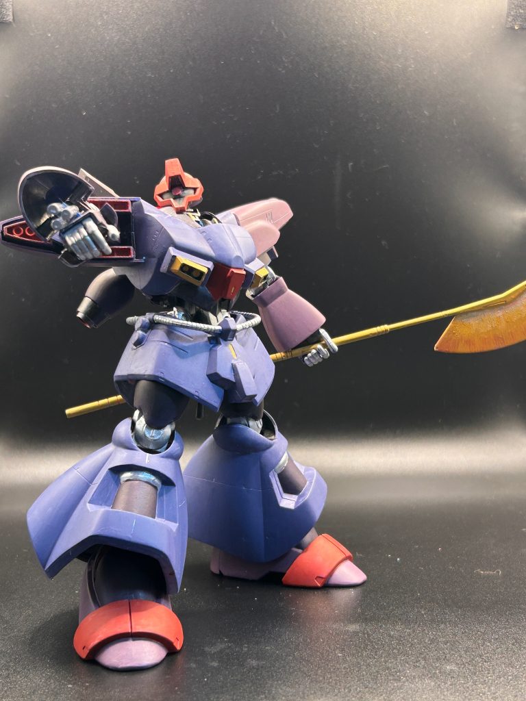 筆塗りがめちゃめちゃ楽しいので、今回はシタデルカラーを買って来て塗ってみたのですが腕の部分とボディの部分を別の日に塗ったら赤と青の配分を間違えて全然違う色になってしまったんですがそのまま作っちゃいました。